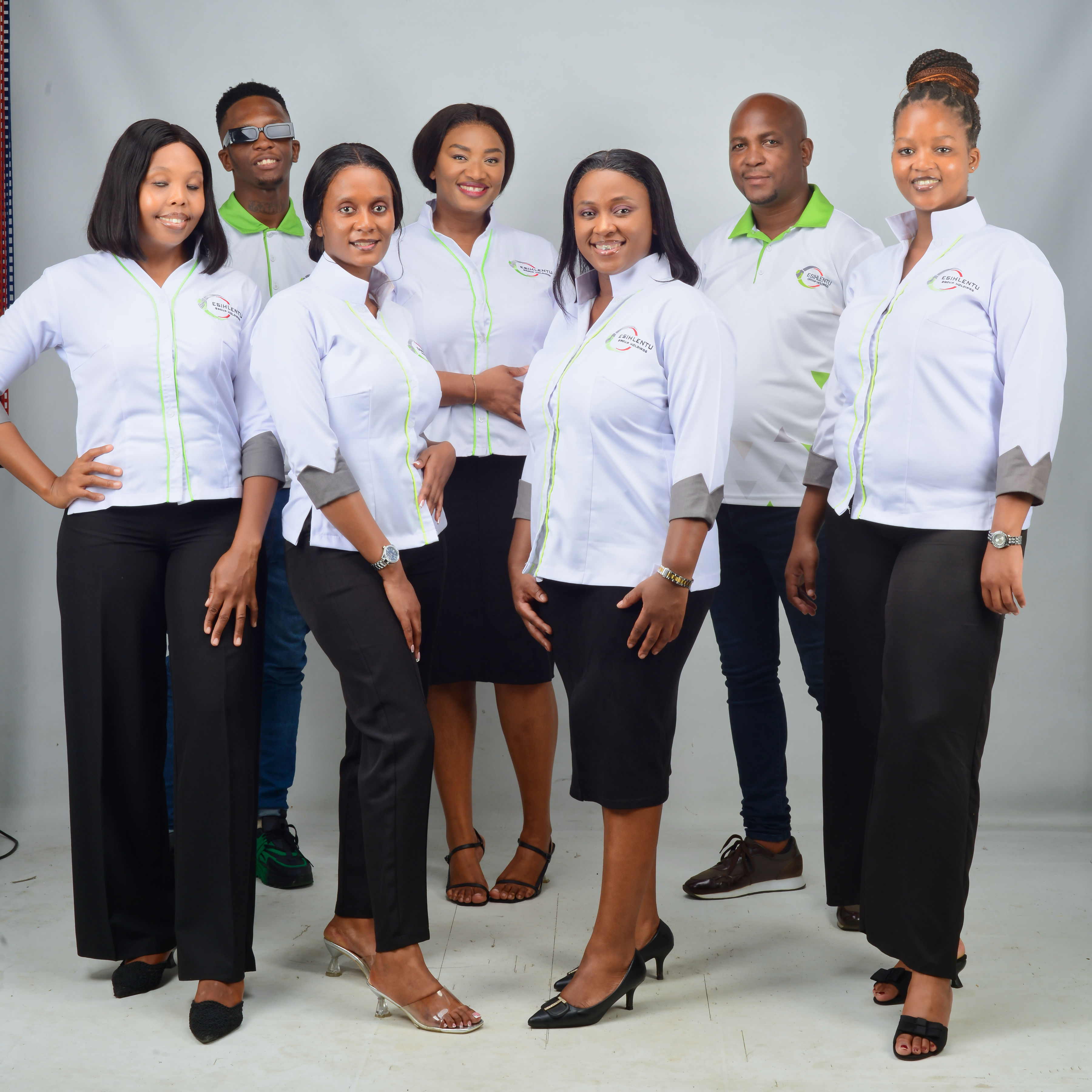 Esihlentu Group team - standing